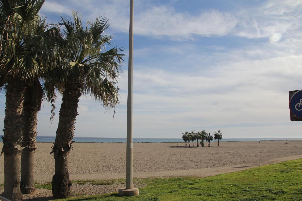 Apartamento En Primera Linea De Playa, Con Vistas A La Playa Y Con Wifi Roquetas de Mar Exterior photo