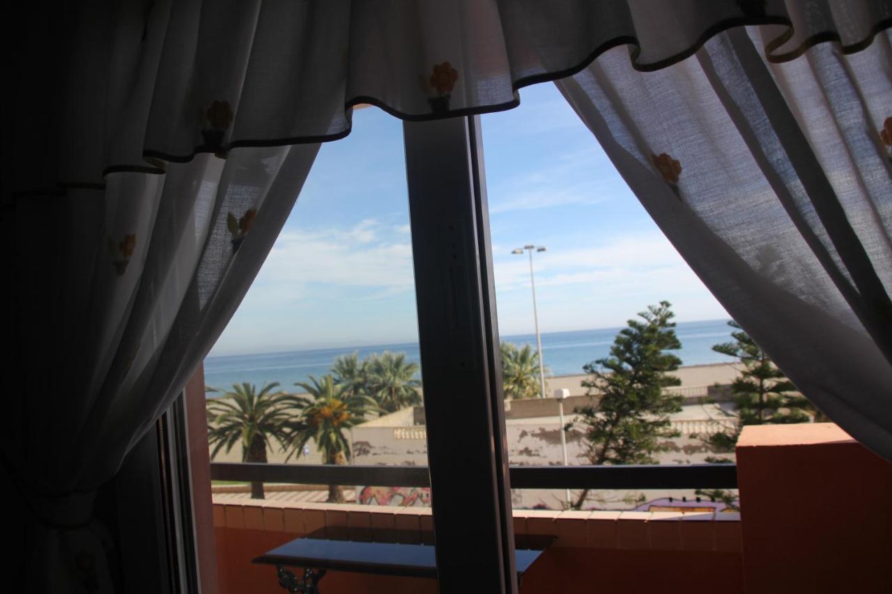 Apartamento En Primera Linea De Playa, Con Vistas A La Playa Y Con Wifi Roquetas de Mar Exterior photo